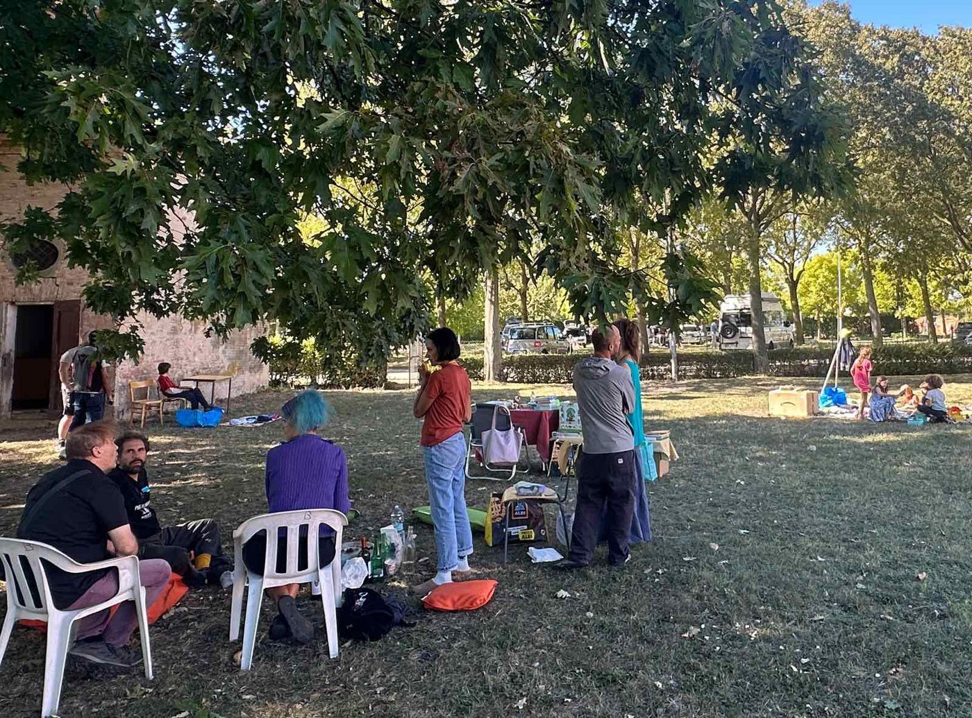 Pausa all'ombra della quercia, accanto al LabOratorio
